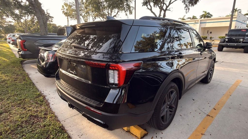2025 Ford Explorer ST-Line