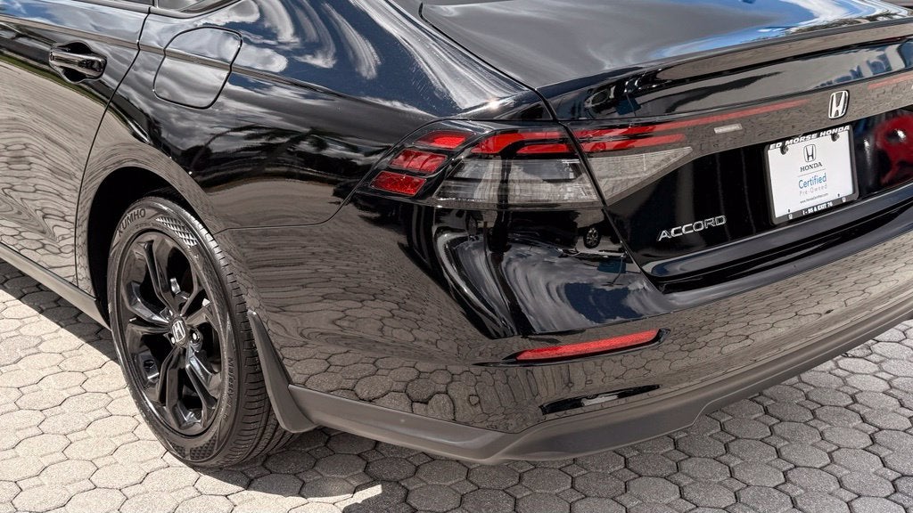 2025 Honda Accord SE - Photo 17