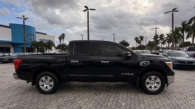 2017 Nissan Titan SV