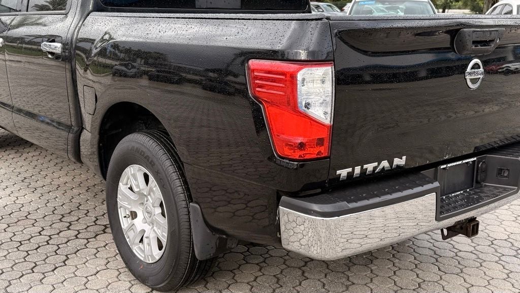 2017 Nissan Titan SV