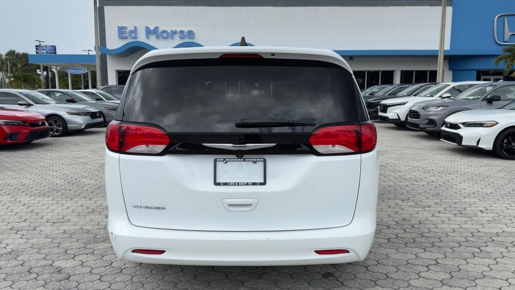2022 Chrysler Voyager LX