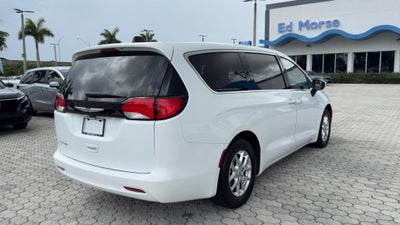 2022 Chrysler Voyager LX