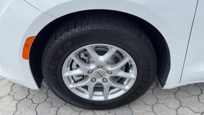 2022 Chrysler Voyager LX