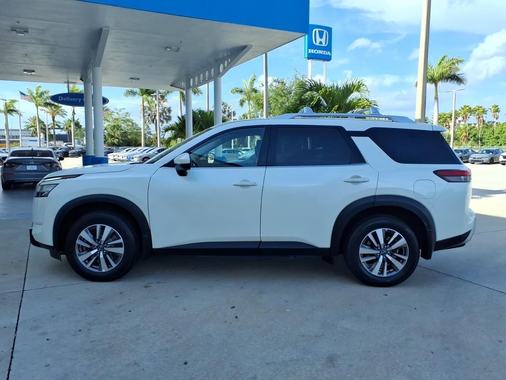 2023 Nissan Pathfinder SL