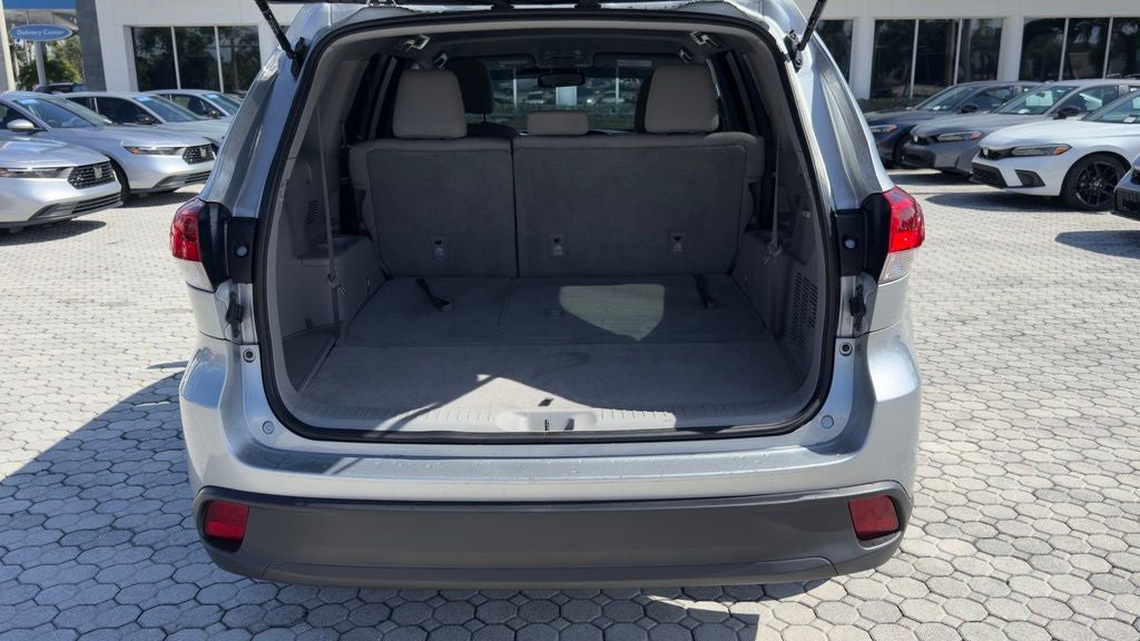 2019 Toyota Highlander LE