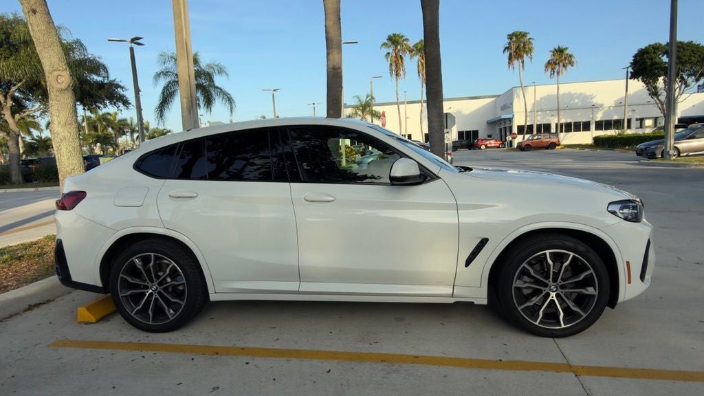 2022 BMW X4 xDrive30i