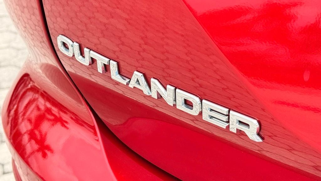 2025 Mitsubishi Outlander SE