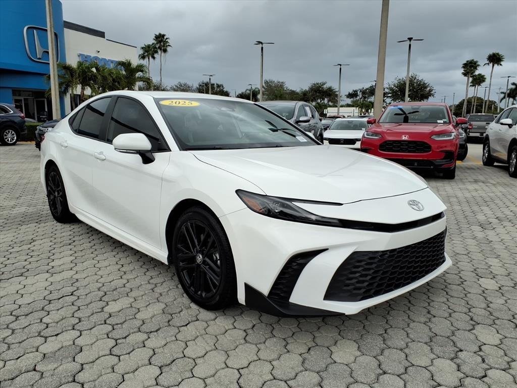 2025 Toyota Camry SE