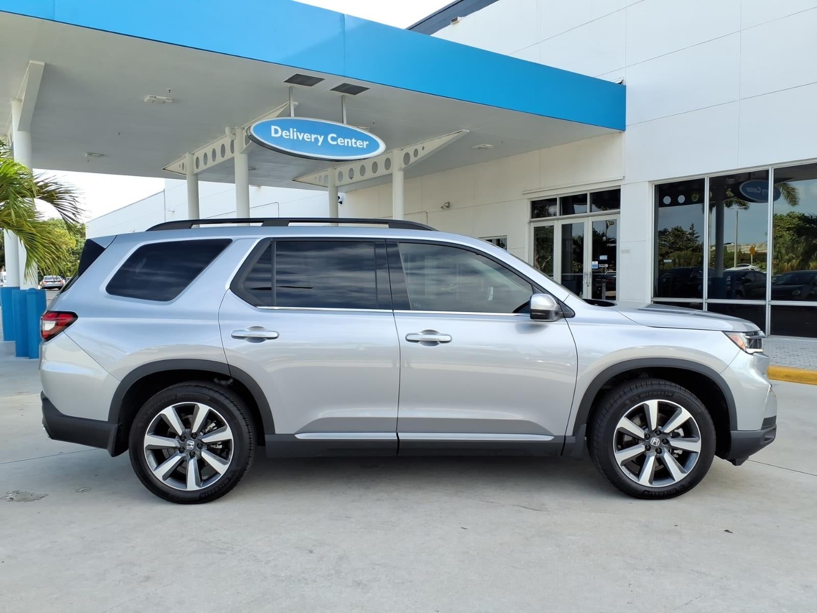 2025 Honda Pilot Touring 8 Passenger