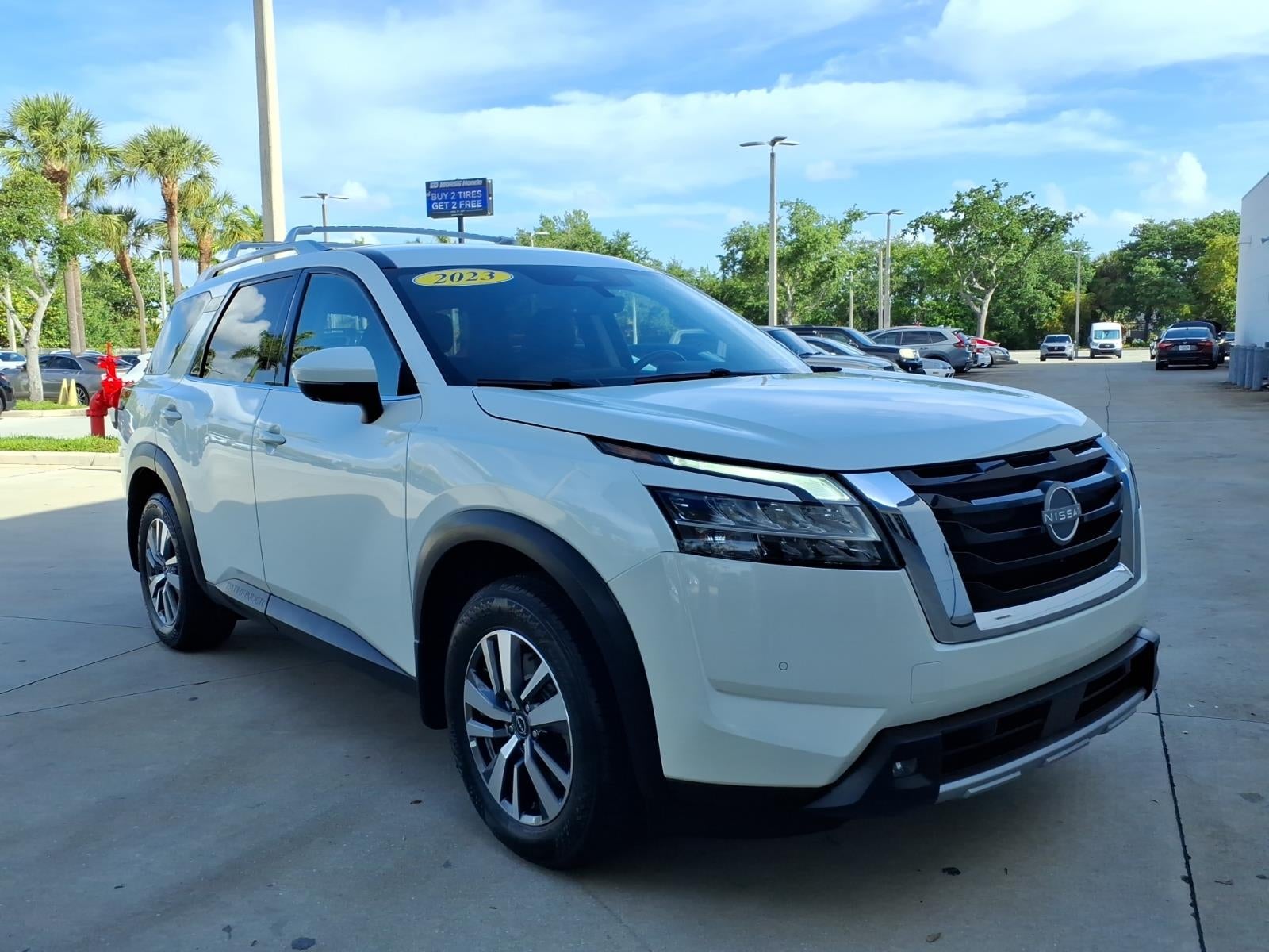 2023 Nissan Pathfinder SL