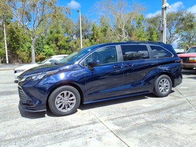 2024 Toyota Sienna LE 8 Passenger