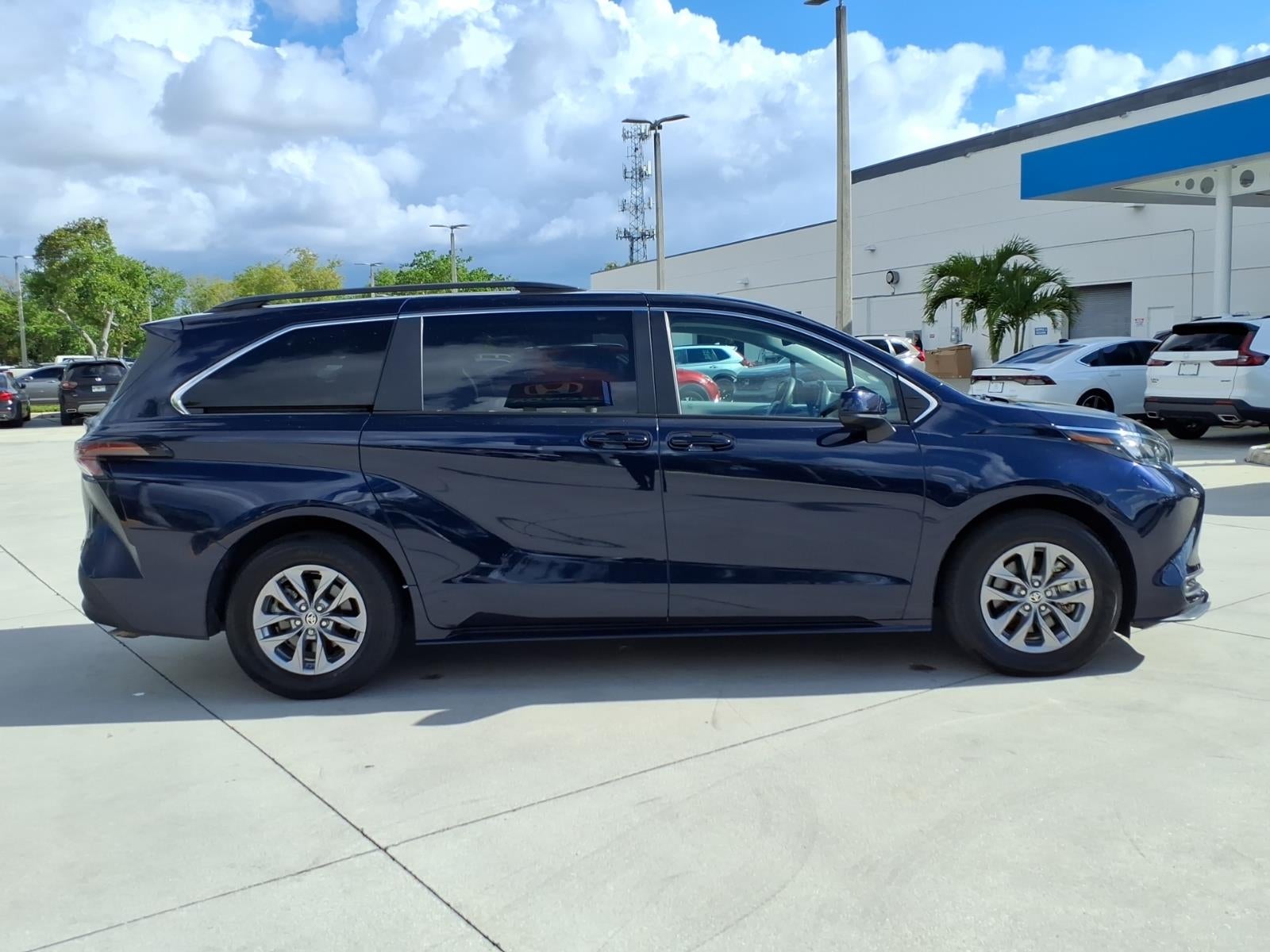 2024 Toyota Sienna LE 8 Passenger