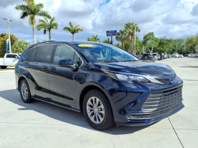 2024 Toyota Sienna LE 8 Passenger