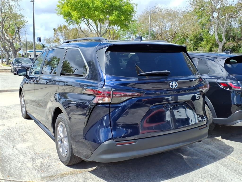 2024 Toyota Sienna LE 8 Passenger