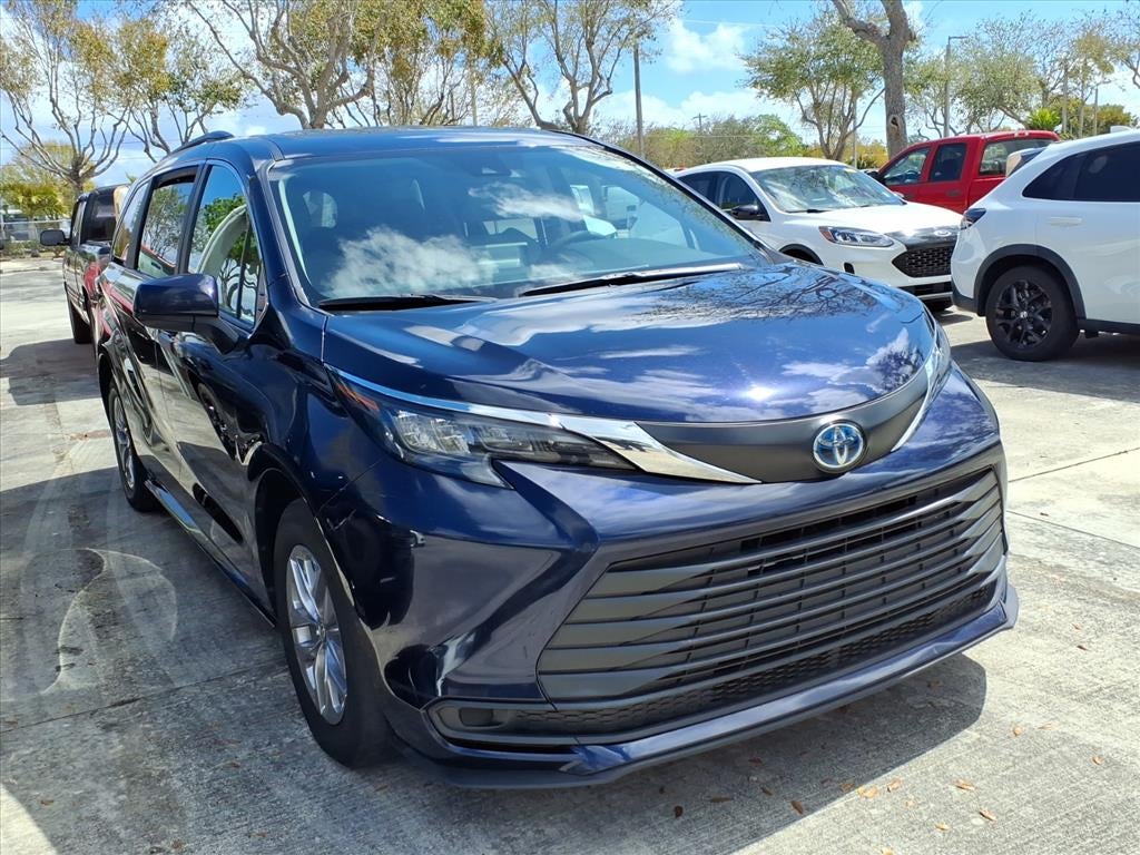 2024 Toyota Sienna LE 8 Passenger