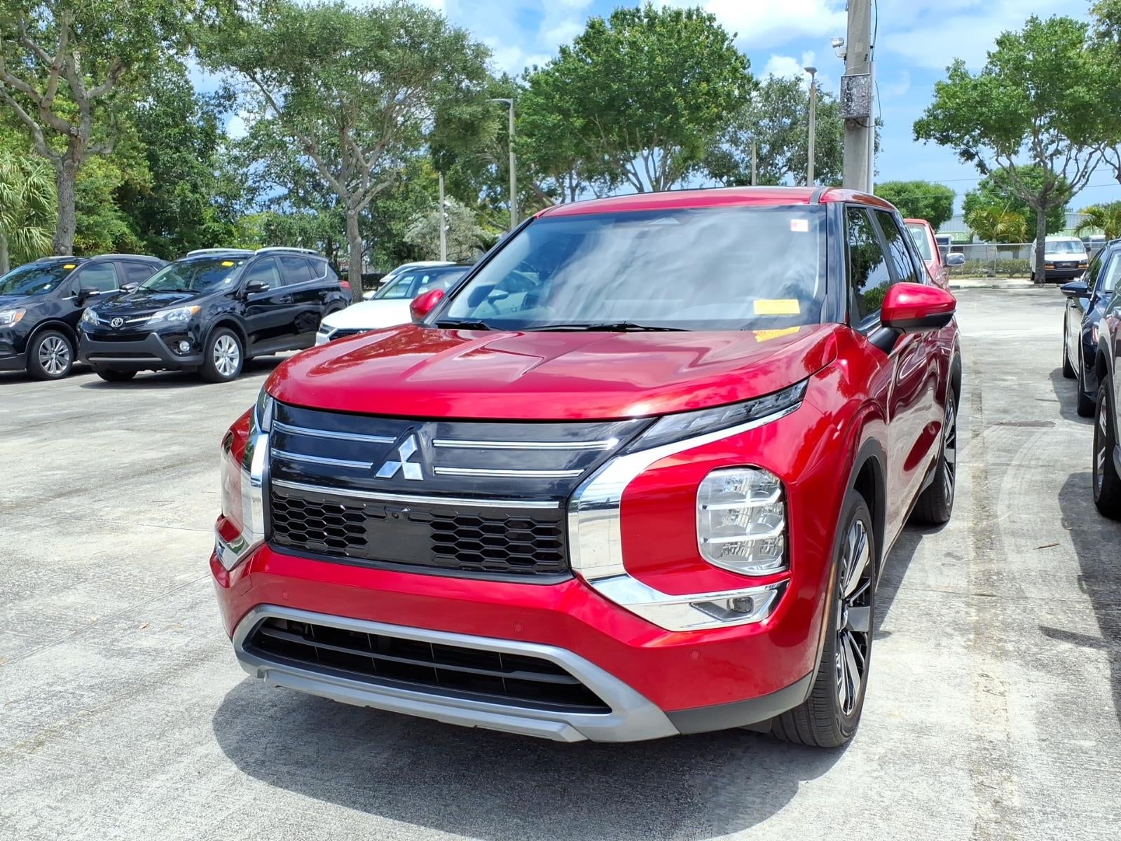 2025 Mitsubishi Outlander SE 2WD's photo